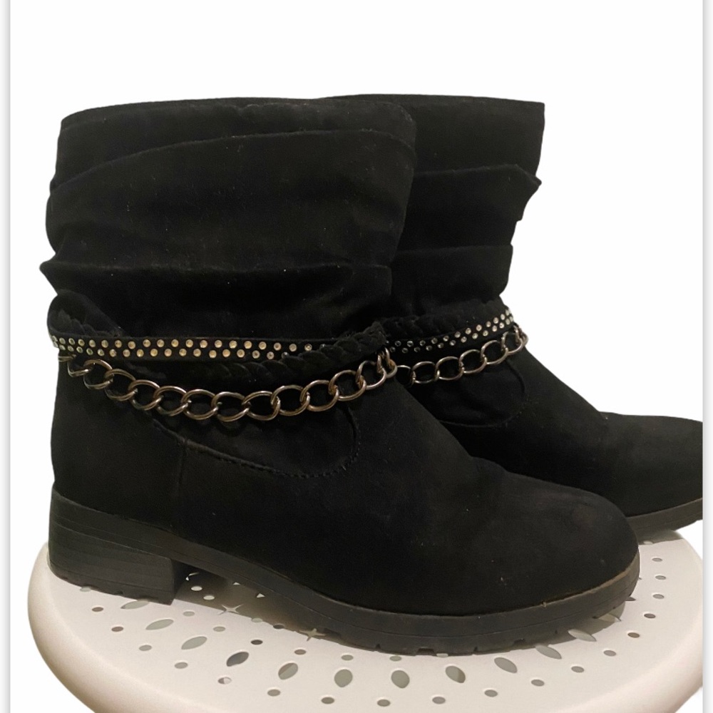 BLACK SHORT FLAT BOOTS
